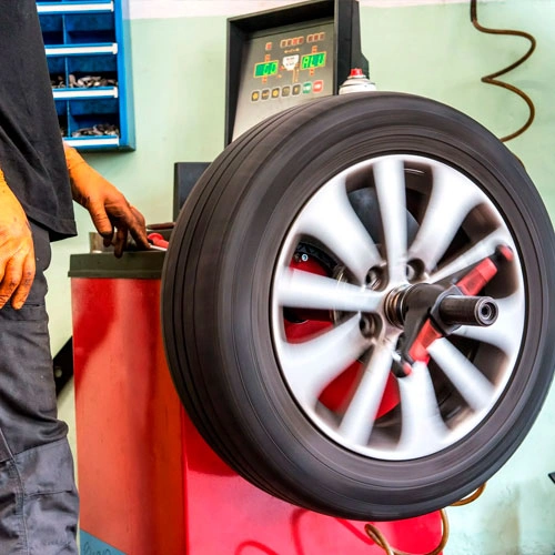 Balanceamento computadorizado de roda em máquina balanceadora em Curitiba