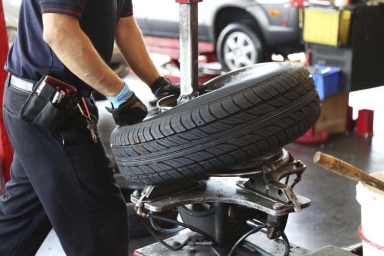 Aprenda a maneira correta de trocar o pneu